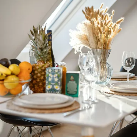 Seebalance Mit Alpenpanorama